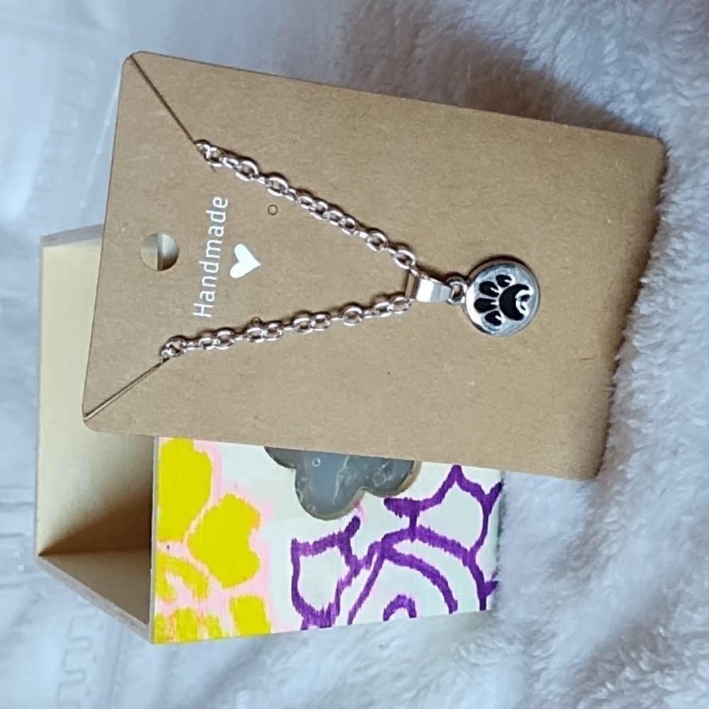 Handmade - Paw print necklace